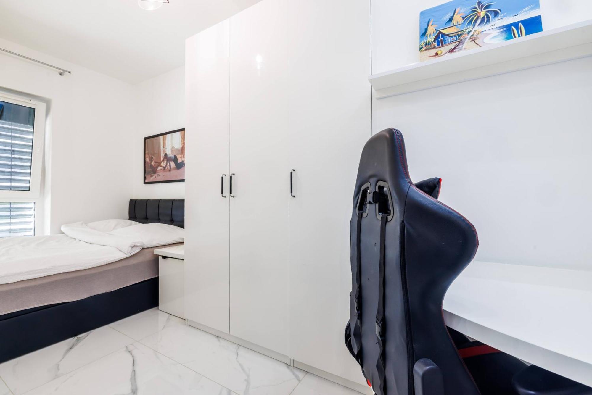 Luxury With Bath- Centre, Free Parking Apartment *